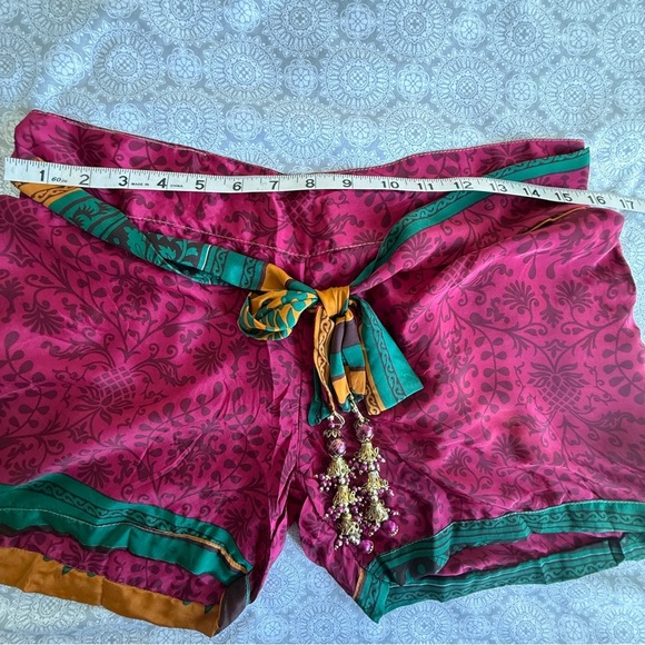 Junglee Billee Boho Festival Shorts with Tassel Beads Size L/XL NWT - Picture 9 of 11
